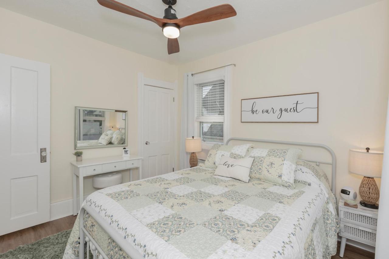 Апартаменты In The Heart Of Little Italy! Free Parking! Кливленд Экстерьер фото