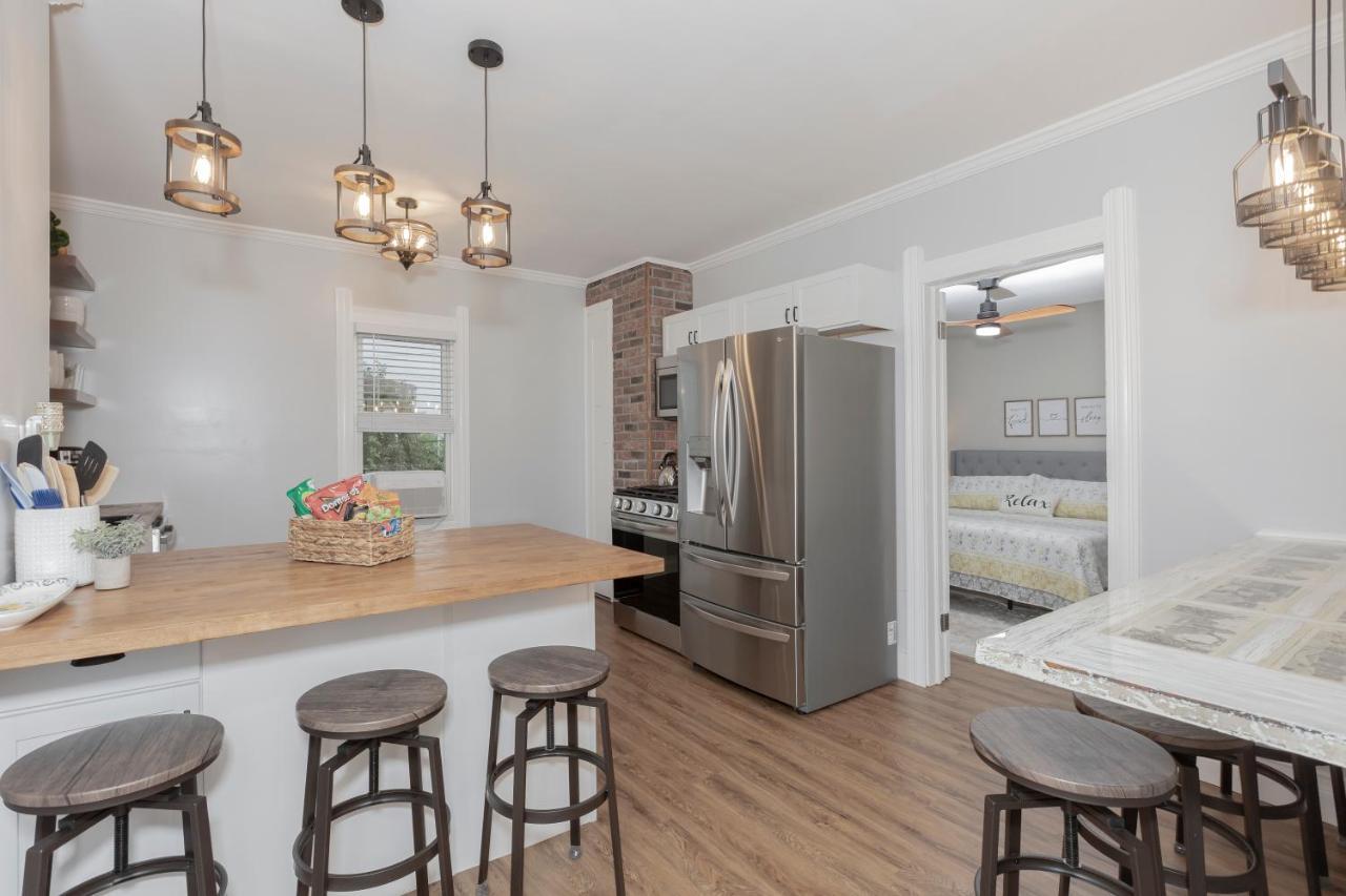 Апартаменты In The Heart Of Little Italy! Free Parking! Кливленд Экстерьер фото
