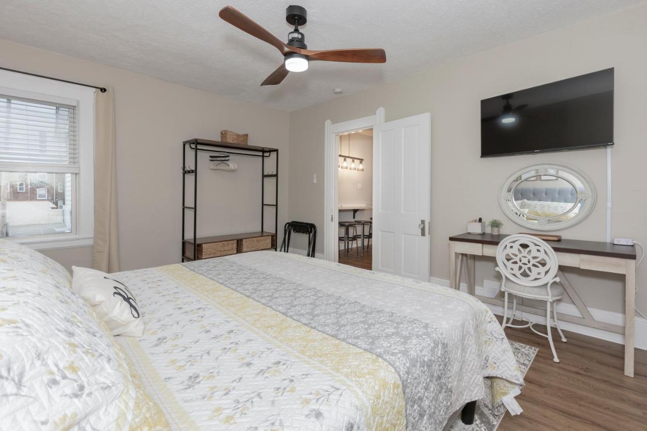 Апартаменты In The Heart Of Little Italy! Free Parking! Кливленд Экстерьер фото